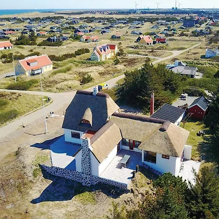 Six Bedroom Holiday In *